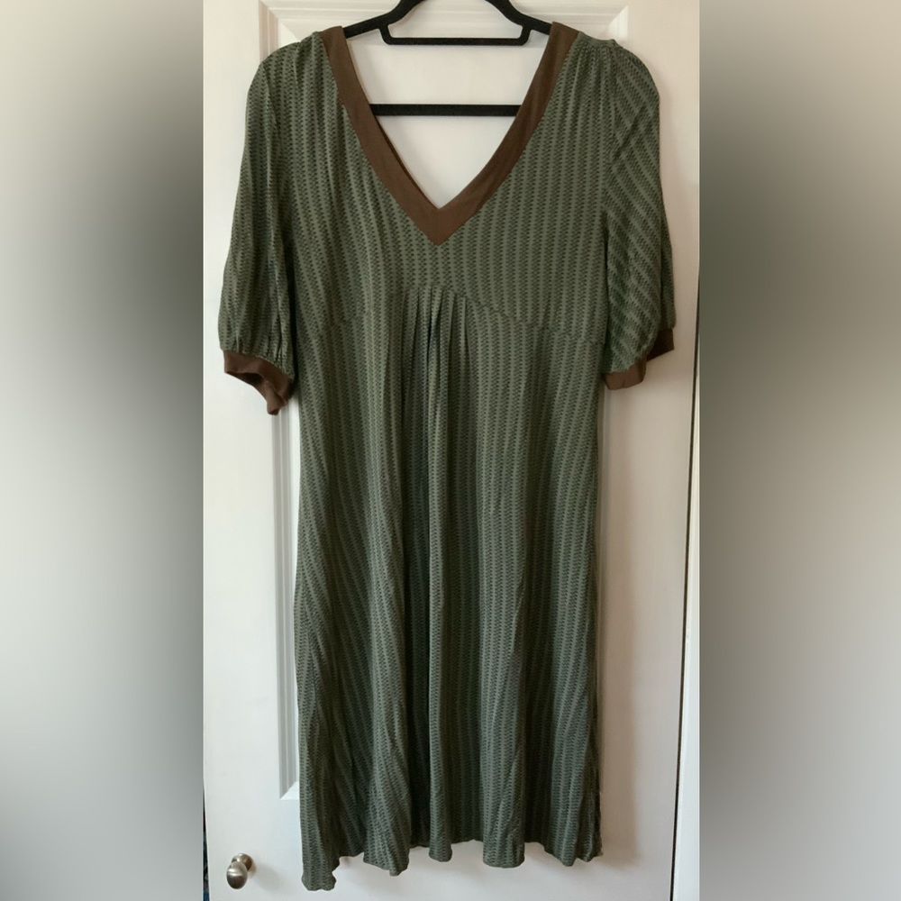 Double vneck short sleeve jersey dress